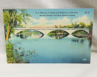 VERKOOP Vintage brug en reflectie op Elk River tussen Neosho en Noel Missouri Ozarks ongebruikte souvenir ansichtkaart US Highway 71