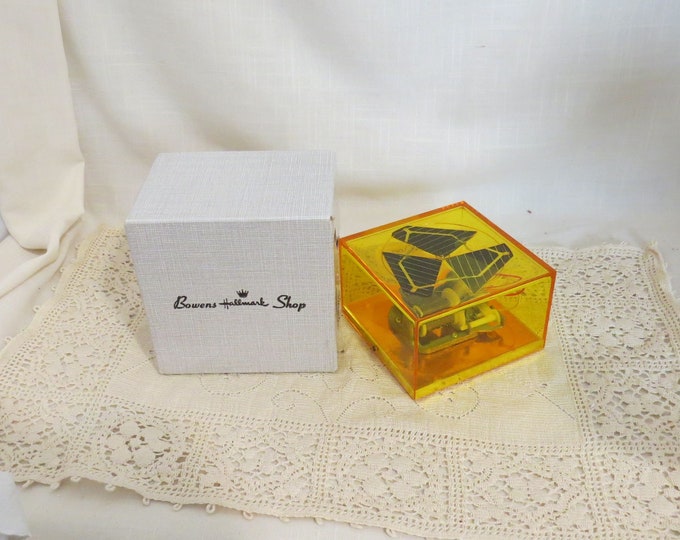 Vintage Hallmark Music Box Solar Powered MINT IN BOX in Perfect Harmony