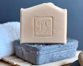 Jabón natural artesanal de sebo, leche de cabra y miel de CCE Handmade, LLC