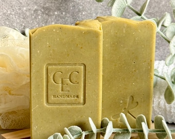 Jabón artesanal vegano de proceso en frío con eucalipto, menta y lavanda, de la marca Renewal.