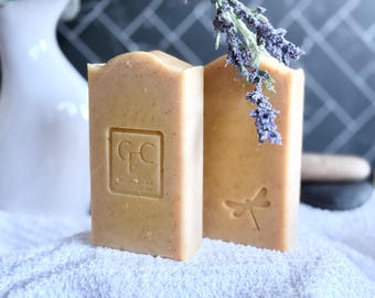 Jabón de sebo de lujo con lavanda y cúrcuma – Barra grande de spa de proceso en frío – Jabón artesanal no tóxico