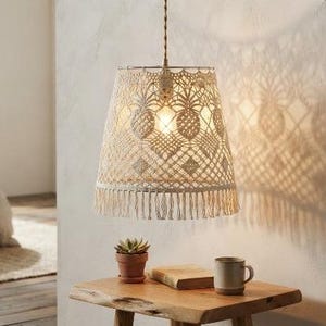 Modello per paralume in macramè boho, coprilampada all'uncinetto con motivo ananas, tutorial per applique rustica