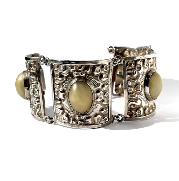 Mexican Sterling Silver Onyx Repousse Bracelet,Vi… - image 1