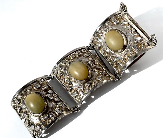 Mexican Sterling Silver Onyx Repousse Bracelet,Vi… - image 5