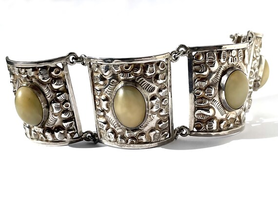 Mexican Sterling Silver Onyx Repousse Bracelet,Vi… - image 4