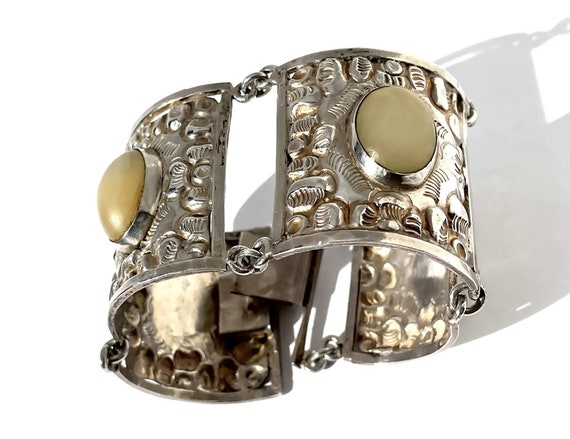 Mexican Sterling Silver Onyx Repousse Bracelet,Vi… - image 2
