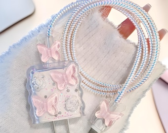 Funda para cargador con diseño de mariposa rosa y protector de cable: funda para adaptador de 20 W, sujetacables y enrollador de correa.