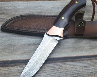 Handgefertigte Damast-Stahl Jagdmesser, Lederscheide