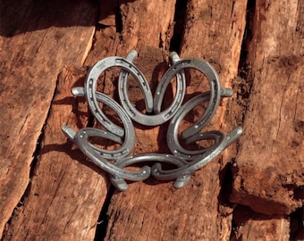 Panier en fer à cheval fait main : décoration de ferme en métal rustique