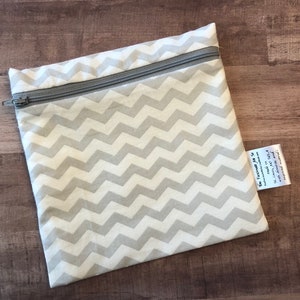 Wiederverwendbarer waschbarer Reißverschluss Snack- und belegte Brottasche Nasstasche Ökotasche wasserfester grauer Chevron-Print