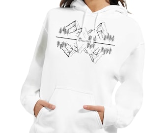 Mystic Peaks – Spiegelungsdesign  – Wildpfad Adventure Outdoor Hoodie – Natur Berg Landschaft Design – Geschenk für Wanderer