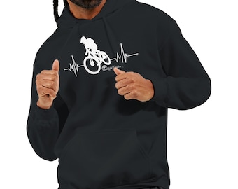 Ride the Pulse Hoodie – MTB Herzschlag Design Hoodie – Wildpfad Adventure Bike Hoodie – Mountainbike Outdoor Pullover – Geschenk für Biker