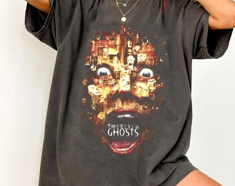 Camiseta gráfica "Trece fantasmas" de Comfort Colors
