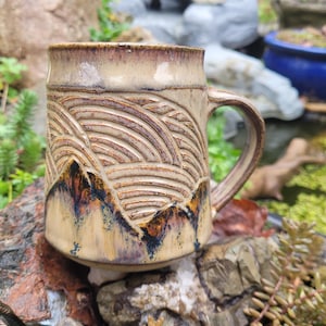 Handmade 14oz mug: custom carving westcoast mountain vintage vibe and style