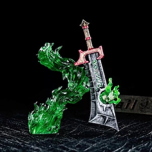 Può includere: Una spada fantasy dettagliata con una lama argentata, elsa rossa e dorata ed effetto energia verde. La spada presenta dettagli intricati e un design stilizzato, con energia verde che emana dalla lama.