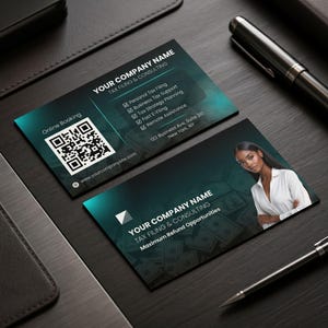 以下が含まれることがあります： ティールと黒のグラデーションデザインの2つの名刺。カードには「YOUR COMPANY NAME TAX FILING & CONSULTING」というテキストとQRコードが記載されています。1枚のカードには女性の写真があります。