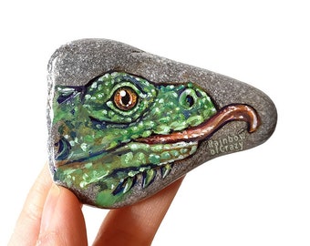 Iguana Portrait, Rock Art, Animal Painting, Memorial Gift for Pet Owner, Rainbow Bridge, Lizard Artwork, Reptile Stone