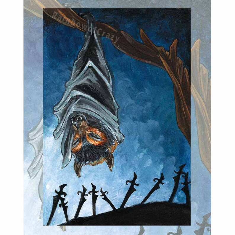 Op de afbeelding: Een acrylverfschilderij van een vleermuis die ondersteboven aan een tak hangt tegen een donkerblauwe lucht. De vleermuis heeft grijze vleugels en een bruin en oranje lichaam. Silhouetten van zwaarden staan op de voorgrond. De tekst "Rainbow Crazy" staat in de linkerbovenhoek.