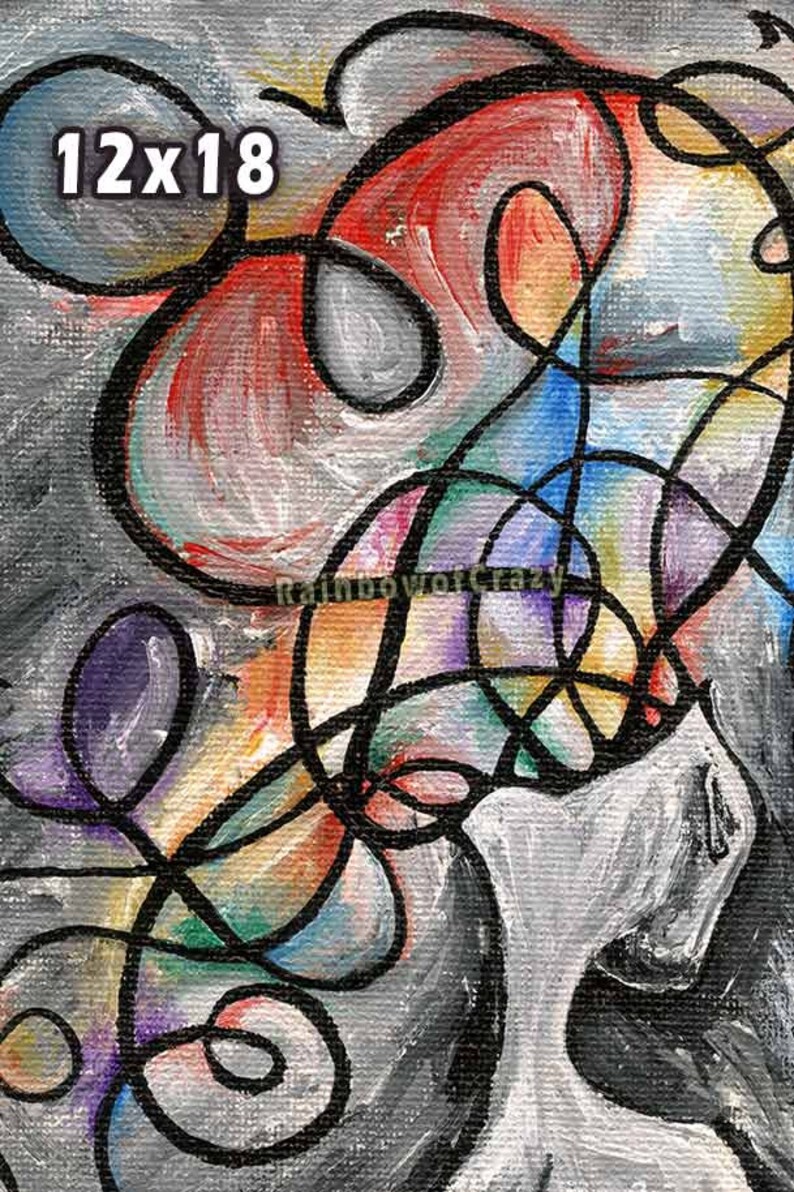 Op de afbeelding: Abstract schilderij op canvas met zwarte lijnen en kleurrijke swirls. Het schilderij is 12x18 inch en heeft een grijze achtergrond.