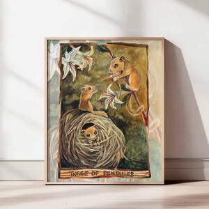 Lámina de la familia Lirón, arte del tarot Tres de Oros, decoración de naturaleza boscosa