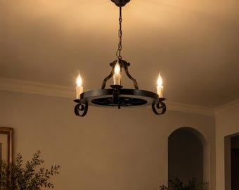 Rustieke houten kroonluchter: boerderijwagenverlichting voor vintage en middeleeuws decor