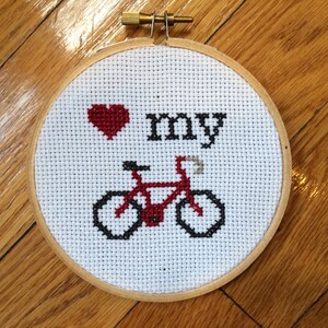 PATTERN Love My Bike Mini Tiny Cross Stitch Hoop Bicycle Téléchargement instantané image 2