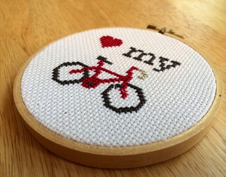 PATTERN Love My Bike Mini Tiny Cross Stitch Hoop Bicycle Téléchargement instantané image 1