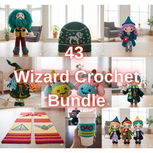 Puede incluir: Una colección de artículos de ganchillo con temática de magos, que incluye muñecos, un sombrero, una bufanda y una funda para taza de café. La imagen presenta el texto "43 Wizard Crochet Bundle". Los artículos son de varios colores, incluyendo verde, morado y amarillo.