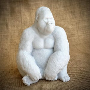 Concrete White Gorilla Statue Silverback Figurine Wildlife Garden Sculpture Zoo Monkey Figure Outdoor Yard Decor Jungle Animal Lawn Art