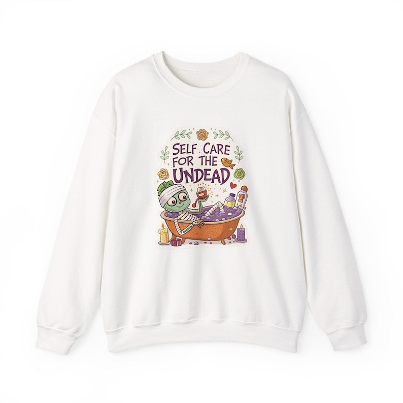 Sweat-shirt d'Halloween « Spa Momie Morte-Vivante », Sweat-shirt Drôle pour la Saison des Frissons, Cadeau d'Halloween Original image 1