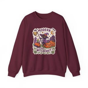 Modern Witchcraft Cat Robot Vacuum Halloween Sweatshirt, Funny Spooky Season Sweatshirt, Quirky Halloween Gift afbeelding 4