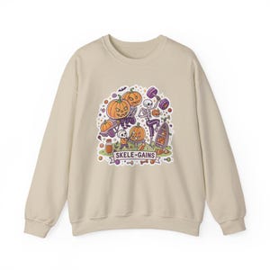 Skele-Gains Skeleton Gym Halloween Sweatshirt, Funny Spooky Season Sweatshirt, Quirky Halloween Gift 画像 3