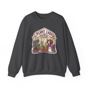 Plant Lady Boo Haunted Greenhouse Halloween Sweatshirt, Funny Spooky Season Sweatshirt, Quirky Halloween Gift zdjęcie 5