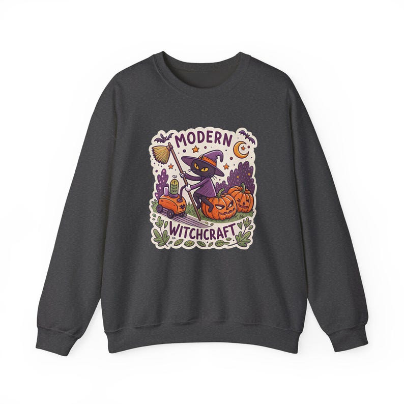 Modern Witchcraft Cat Robot Vacuum Halloween Sweatshirt, Funny Spooky Season Sweatshirt, Quirky Halloween Gift afbeelding 5
