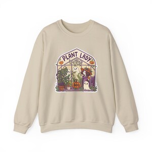 Plant Lady Boo Haunted Greenhouse Halloween Sweatshirt, Funny Spooky Season Sweatshirt, Quirky Halloween Gift zdjęcie 3