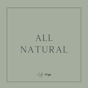 Puede incluir: Imagen cuadrada con fondo verde salvia y borde negro fino. Las palabras "ALL NATURAL" est&aacute;n centradas en una fuente serif. Debajo, en una fuente de escritura, est&aacute; el texto "Lily &bull; Figs".