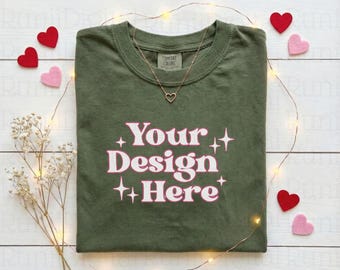 Maqueta de camisa sencilla con colores musgo para San Valentín 1717, maqueta de camisa verde, maquetas de moda, maqueta de camisa plana con temática de San Valentín C1717