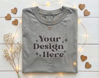 Maqueta de camiseta sencilla en colores grises de San Valentín 1717 Maqueta de camiseta bohemia Maquetas de moda Maqueta de camiseta plana con temática de San Valentín C1717