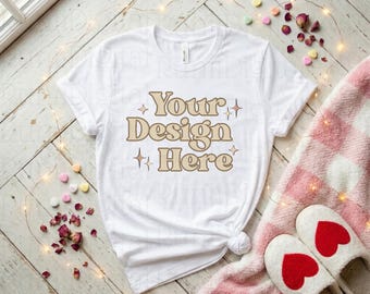 Maqueta de camiseta blanca Bella Canvas 3001 para San Valentín, maqueta de camiseta plana, maquetas modernas, maqueta acogedora con temática de San Valentín, maqueta de camiseta sencilla