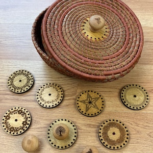 Pine needle basket lid centers and knobs