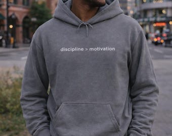 Sudadera con capucha bordada "Disciplina > Motivación" / La mente sobre todo / Ropa de calle inspirada en la fe