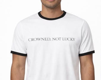 Camiseta "No tengo suerte, coronado", Proverbios 22:29, diseño de corona