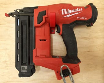 Milwaukee M18 Brad Nailer & Crown Stapler Wall Mount – Heavy Duty Tool Holder – Garage Organizer