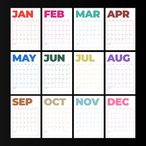 K&ouml;nnte beinhalten: Ein Wandkalender mit zw&ouml;lf Monaten, der einzelne Seiten von Januar bis Dezember zeigt. Jeder Monat ist in einer kr&auml;ftigen, unverwechselbaren Farbe dargestellt, mit einem entsprechenden Raster f&uuml;r Daten und einem Notizbereich.