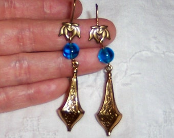 Vintage Style Dangle earrings. Gold plated. More info in description.