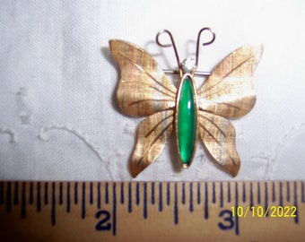 Vintage tricolor and green stone butterfly brooch. Krementz. Gold plated.