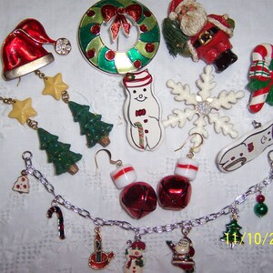 Vintage Christmas (Lot 176), 9 pieces or pairs. Brooches, earrings and more. More info in description.