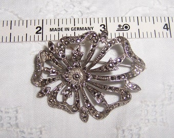 Vintage flower marcasites brooch. 830 Sterling silver. More info in description.