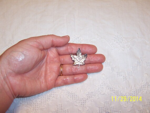 Vintage Maple Leaf brooch. Sterling Silver. - image 5