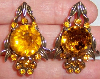 Vintage Hollycraft rhinestones earrings. Clip on. Silver metal. Signed. Read description for more.